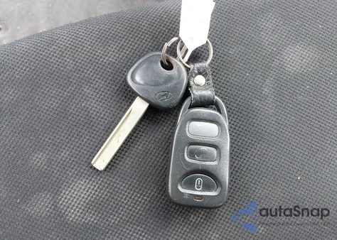 2016 Hyundai Veloster из США, поврежденный, VIN KMHTC6AD2GU277109